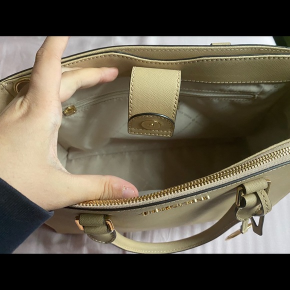 Michael Kors Tote w/ Strap - Picture 2 of 4